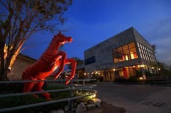 Red Horse Resort Паттайя Экстерьер фото