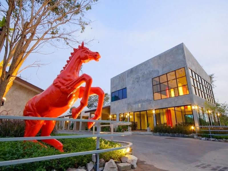 Red Horse Resort Паттайя Экстерьер фото